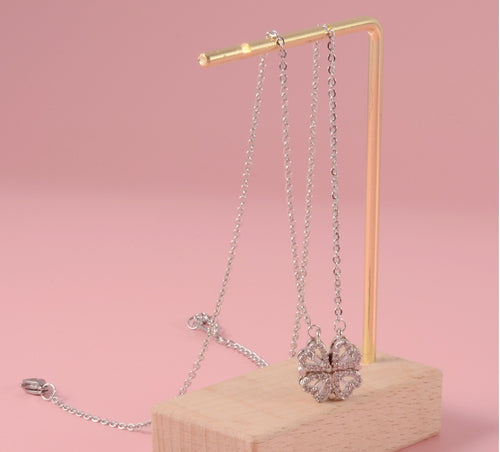 Naszyjnik z wisiorkiem w kształcie czterolistnej koniczyny i serca